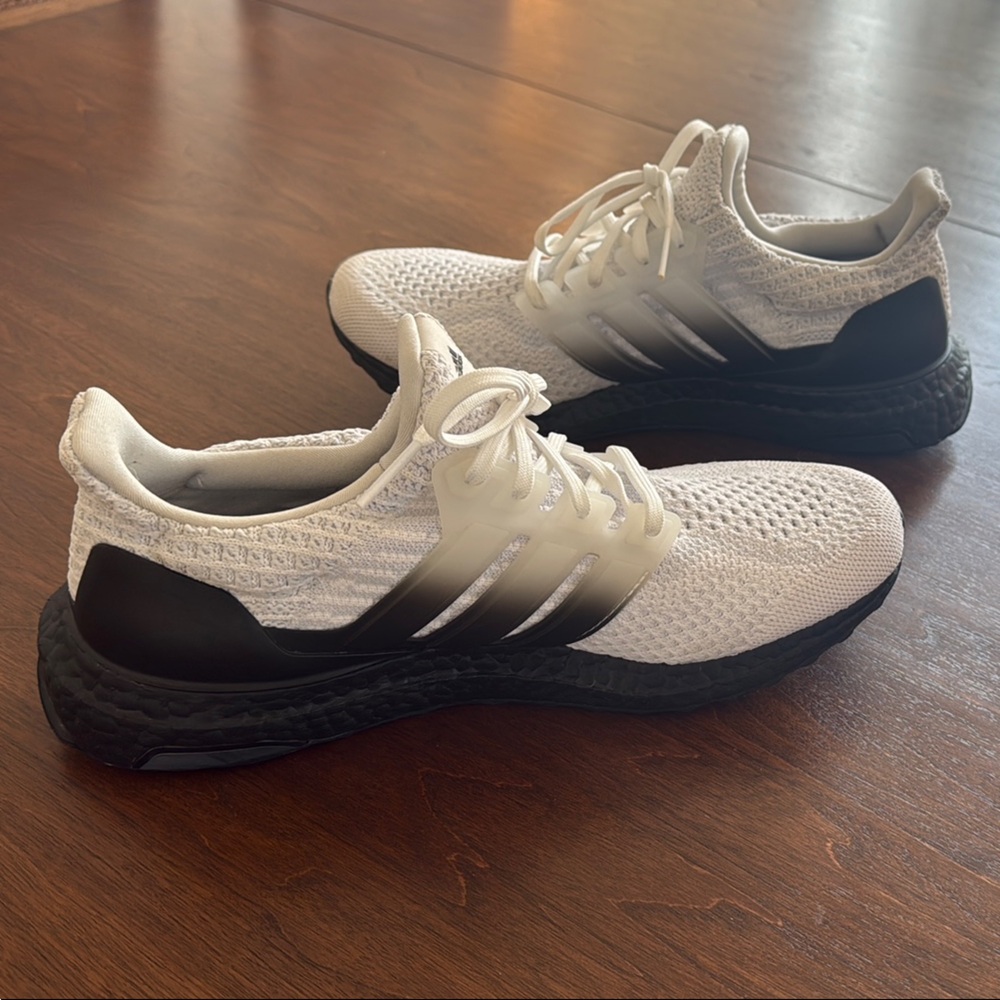 Adidas UltraBoost DNA 5.0 White and Black Running Shoes M 7.5 W 8.5